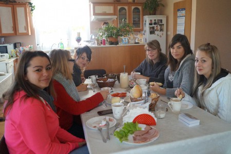 Petit déjeuner en famille d'accueil